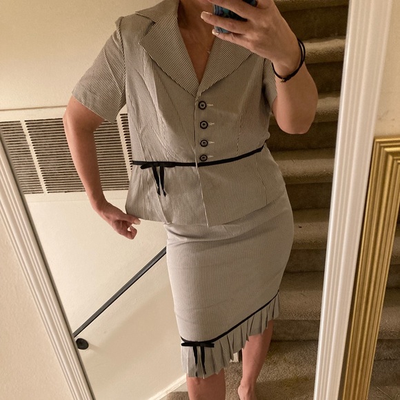 Seersucker short sleeve lightweight skirt suit - Picture 1 of 7